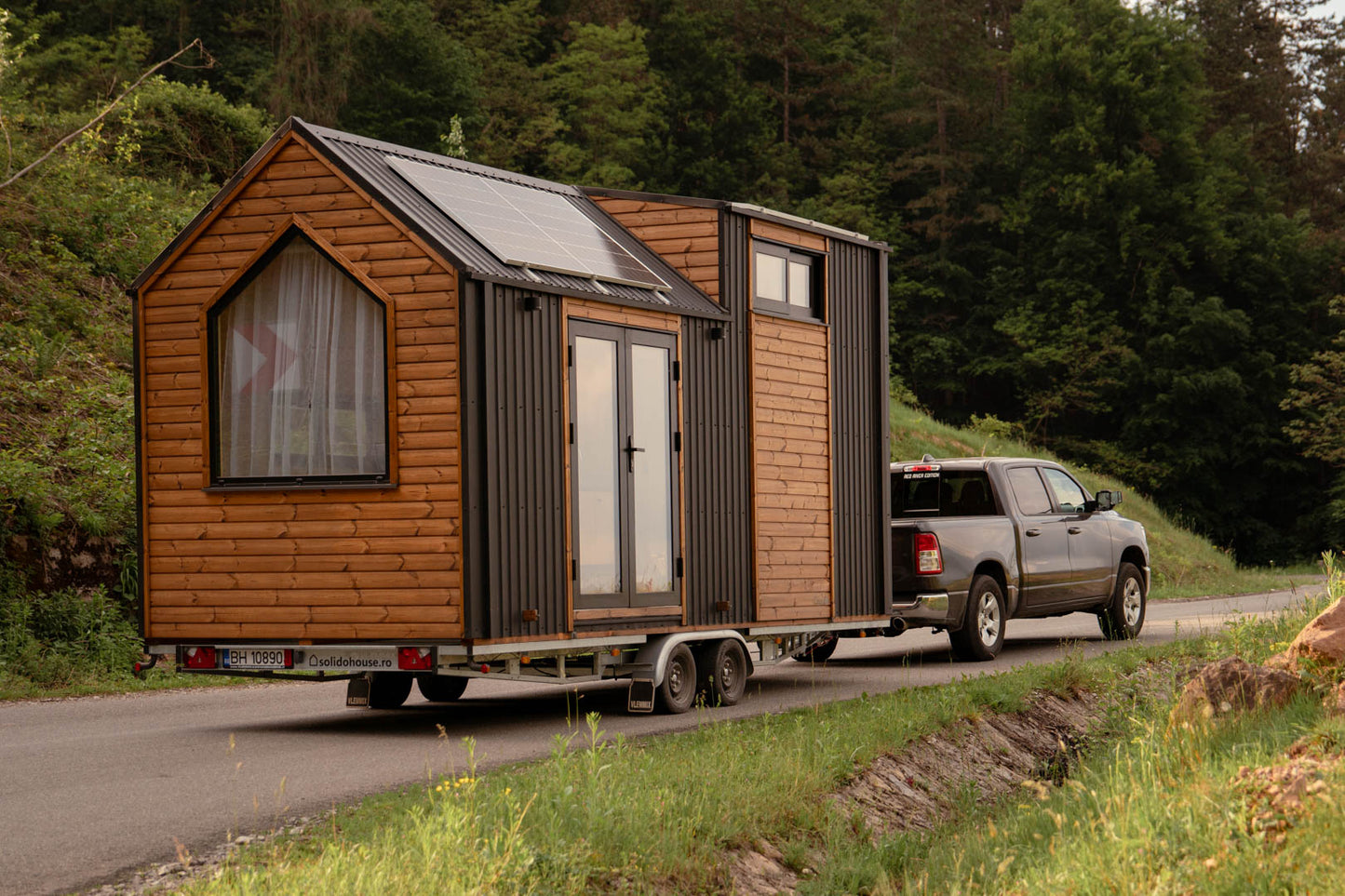 Fully Off Grid Tiny House with Wood Stove and Clean Water Tank