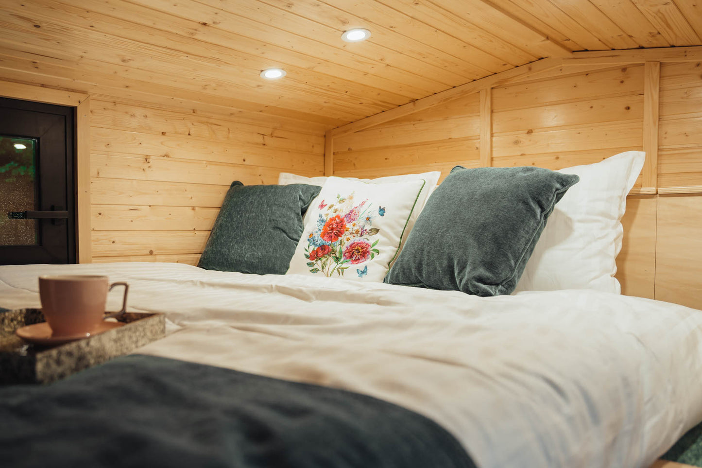 Fully Off Grid Tiny House with Wood Stove and Clean Water Tank