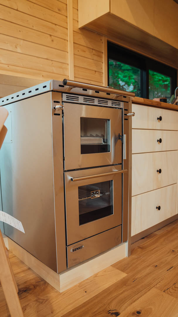 Fully Off Grid Tiny House with Wood Stove and Clean Water Tank